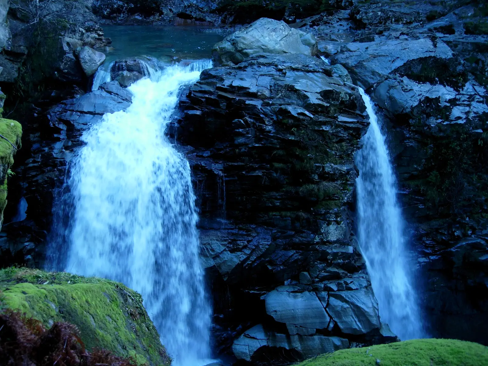 Nooksack Falls splitting around a dark rock buttress into two white cascades